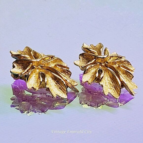 Vintage Gold Tone Plated Greek Leaf Earrings Not Pierced Golden Clip-on Woman's - Picture 10 of 10